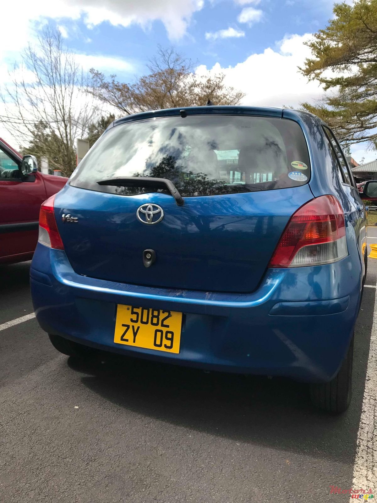 2009' Toyota Vitz photo #3