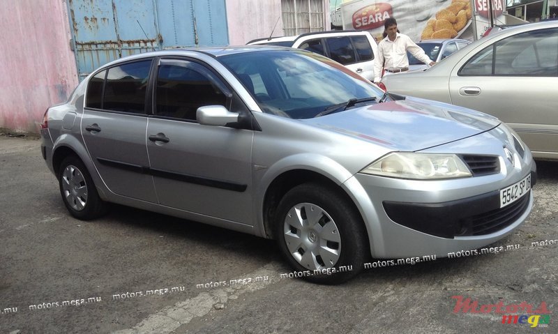 2008' Renault Megane photo #2