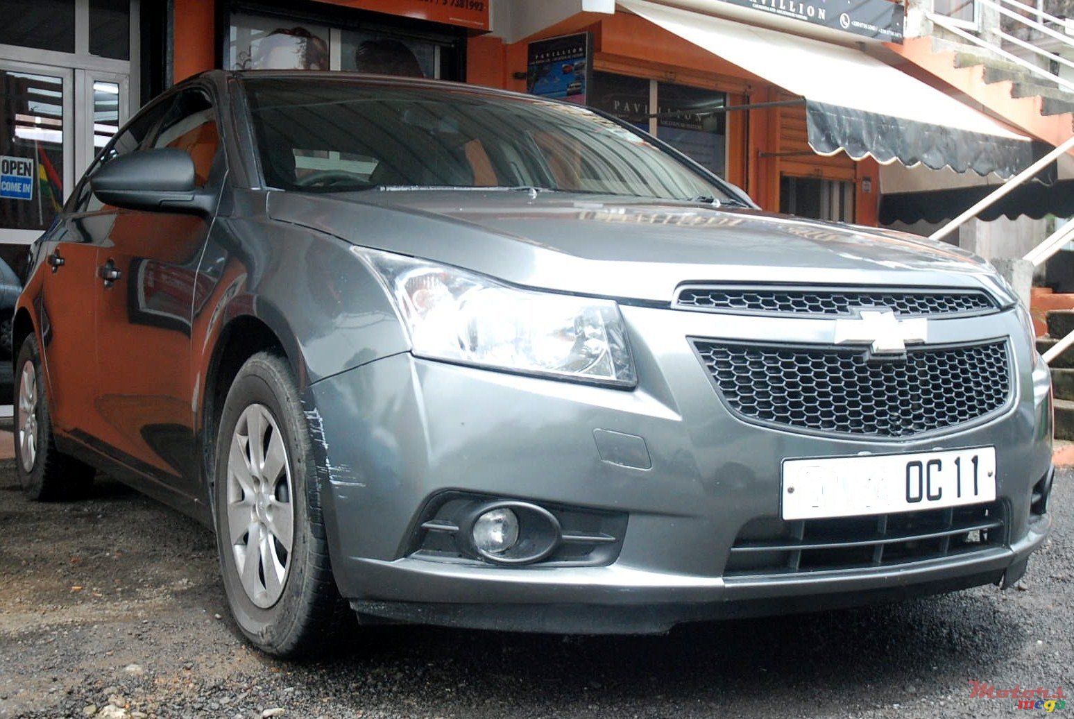 2011' Chevrolet Cruze photo #2