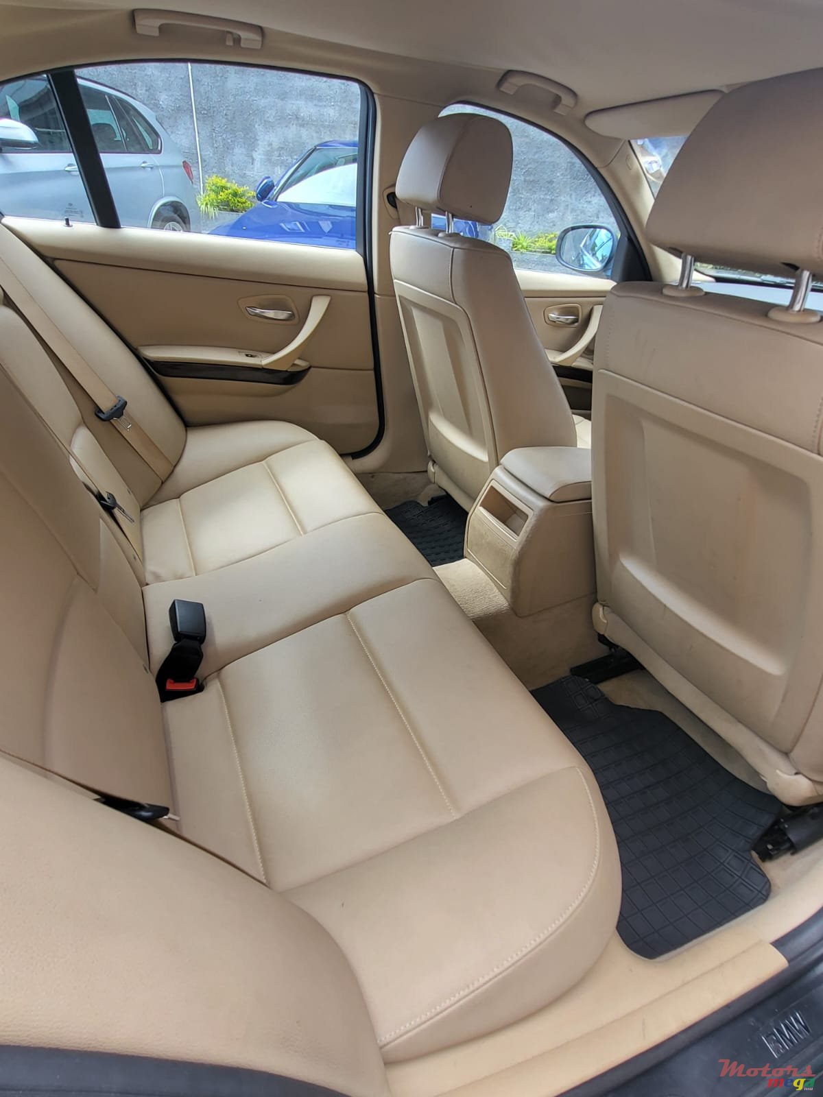 2011' BMW 316 photo #7