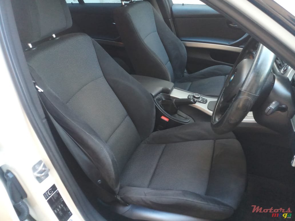 2011' BMW 3 Series Semi Sport photo #4