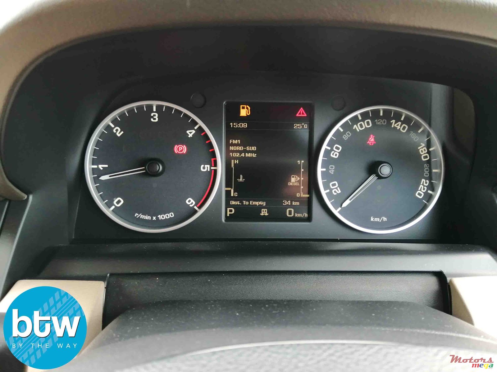 2014' Land Rover Discovery 4 SE photo #7