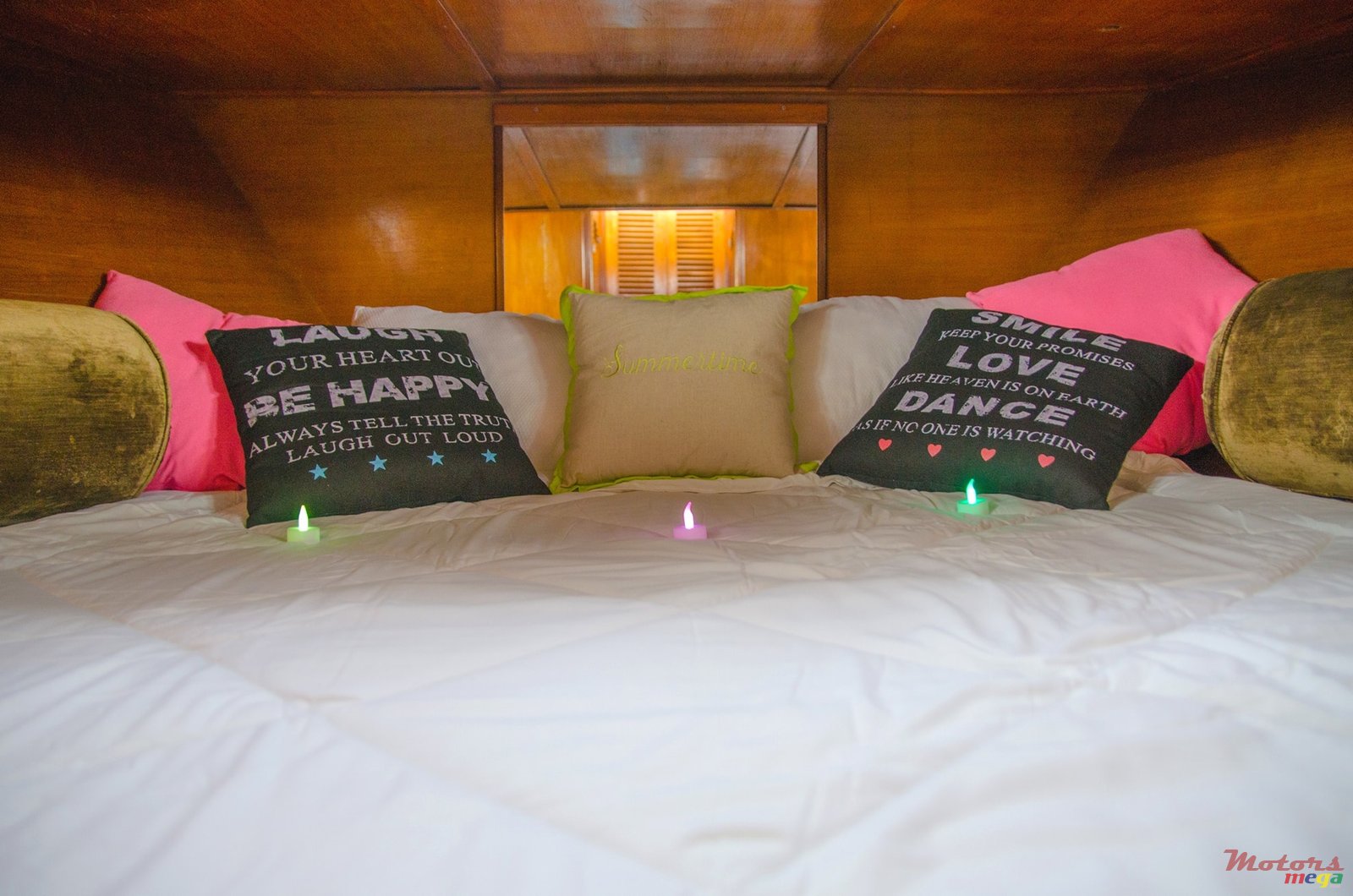 1980' Cruisers Yachts photo #2