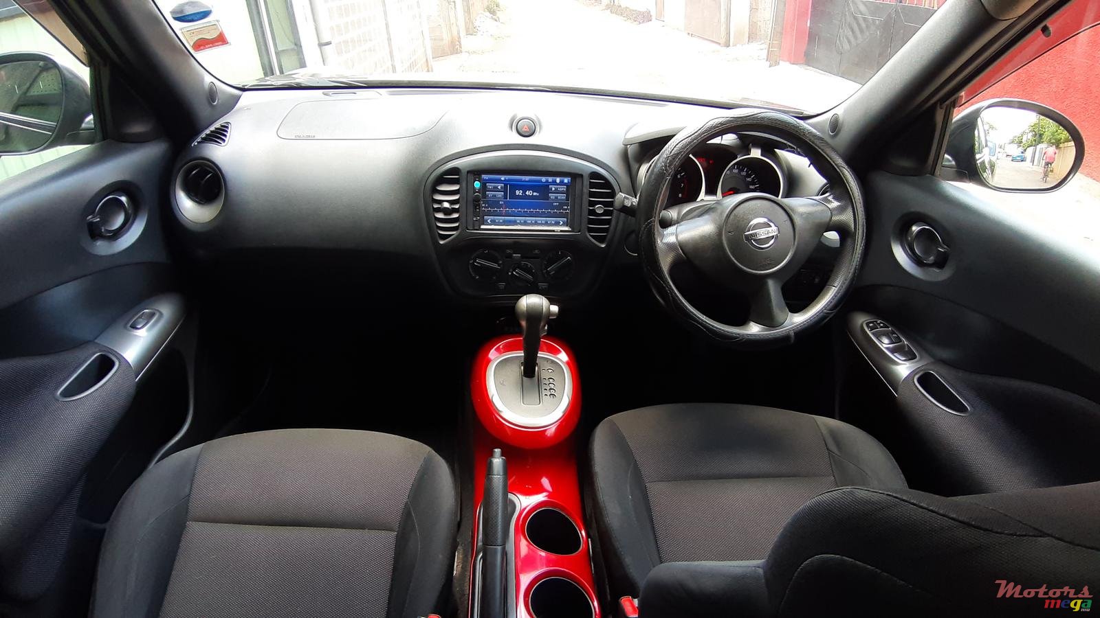 2011' Nissan photo #4