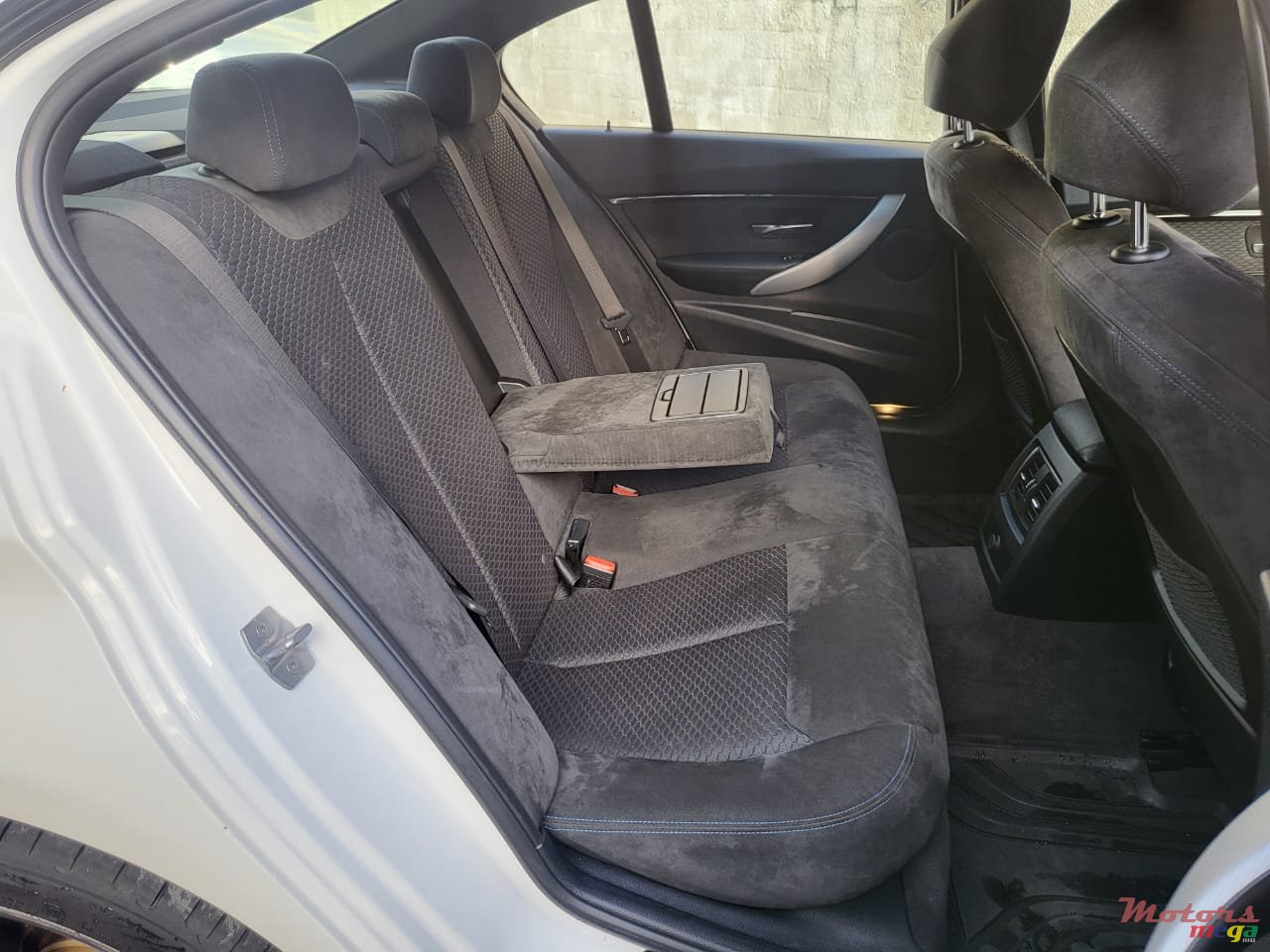 2016' BMW 318 photo #3