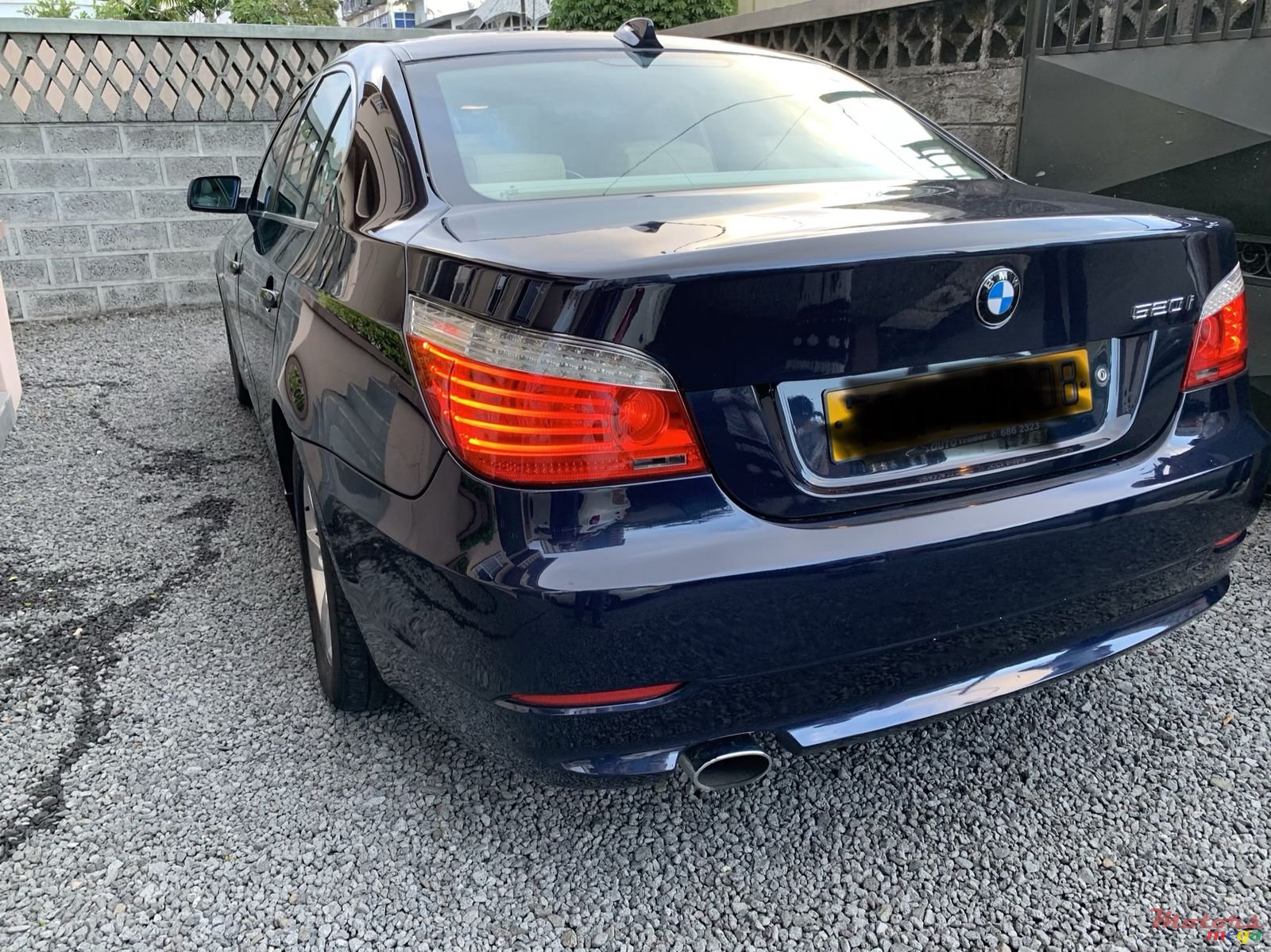 2008' BMW 5 Series 520i photo #2