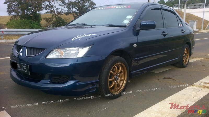 2005' Mitsubishi Lancer photo #2