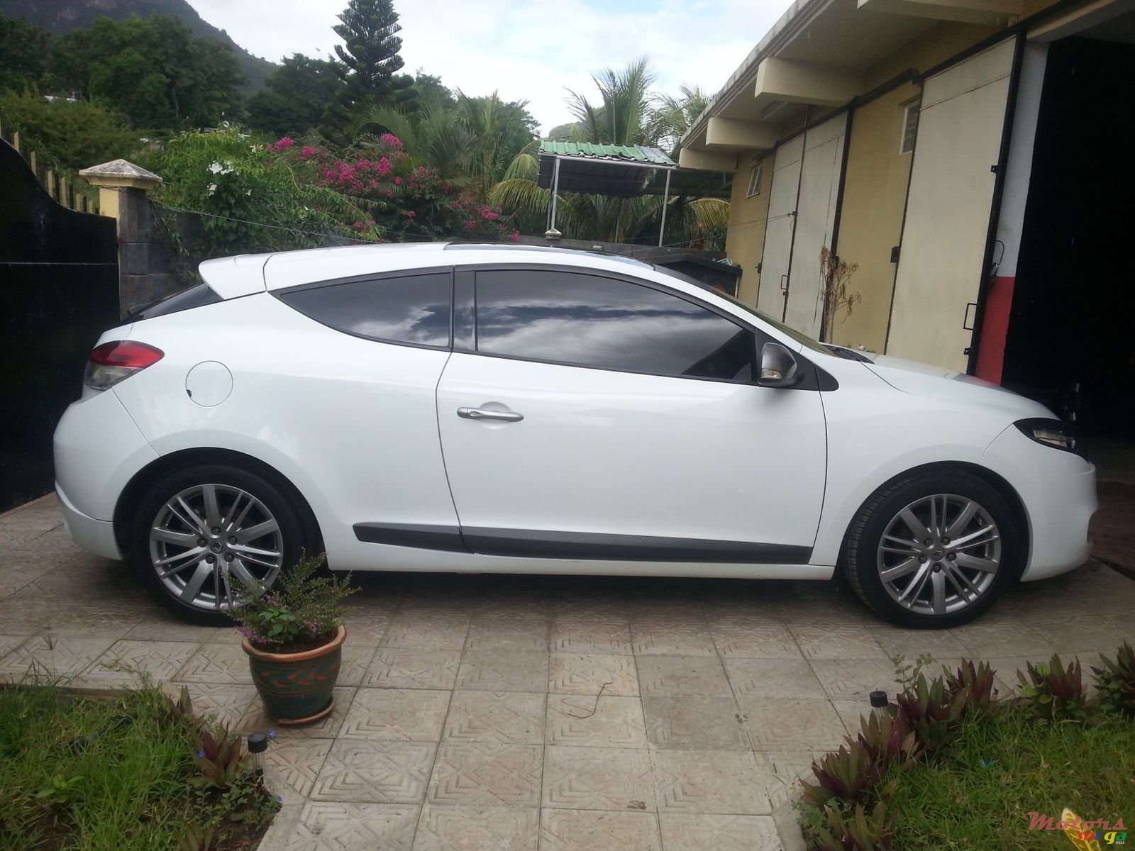 2012' Renault Megane GT line 1.4 turbo photo #2