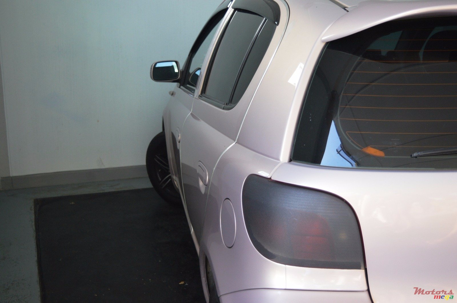 2000' Toyota Vitz photo #4