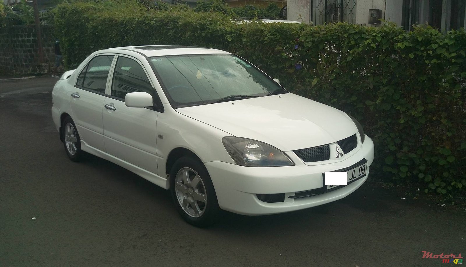 2009' Mitsubishi Lancer GLX photo #1