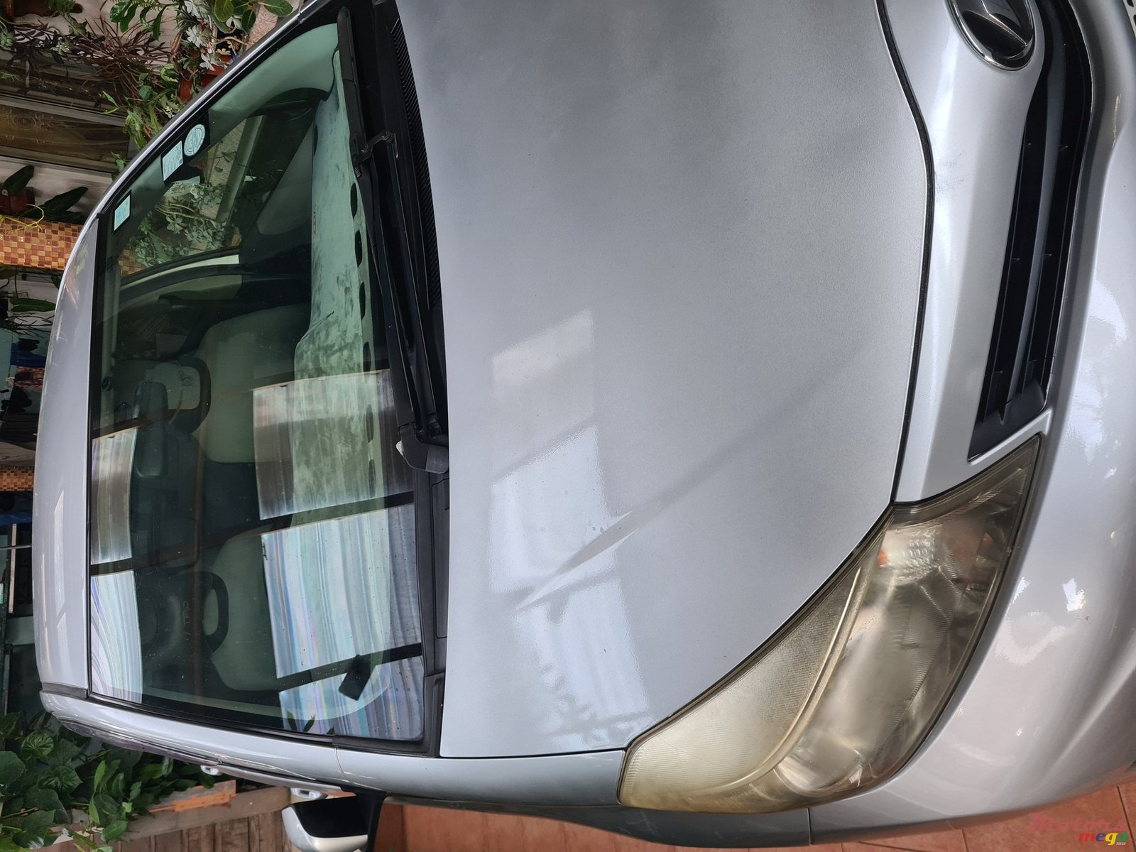 2013' Toyota Vitz photo #2