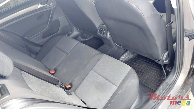 2015' Volkswagen Golf VII 1.2 TSI photo #7