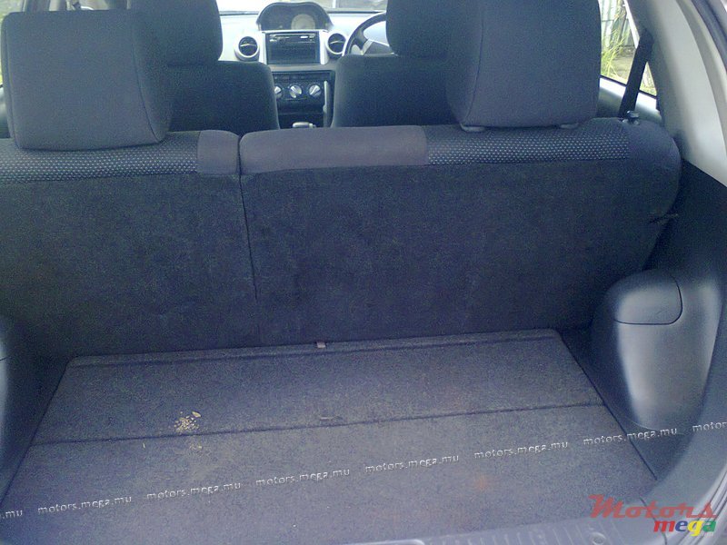 2003' Toyota I S T photo #7