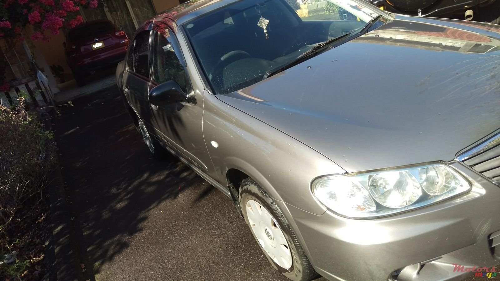 2010' Nissan Sunny photo #2