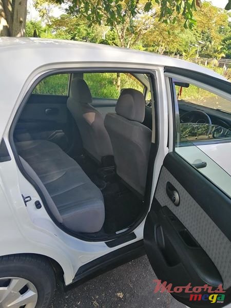 2007' Nissan Tiida photo #1