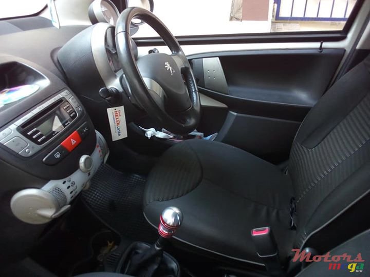 2012' Peugeot 107 photo #3