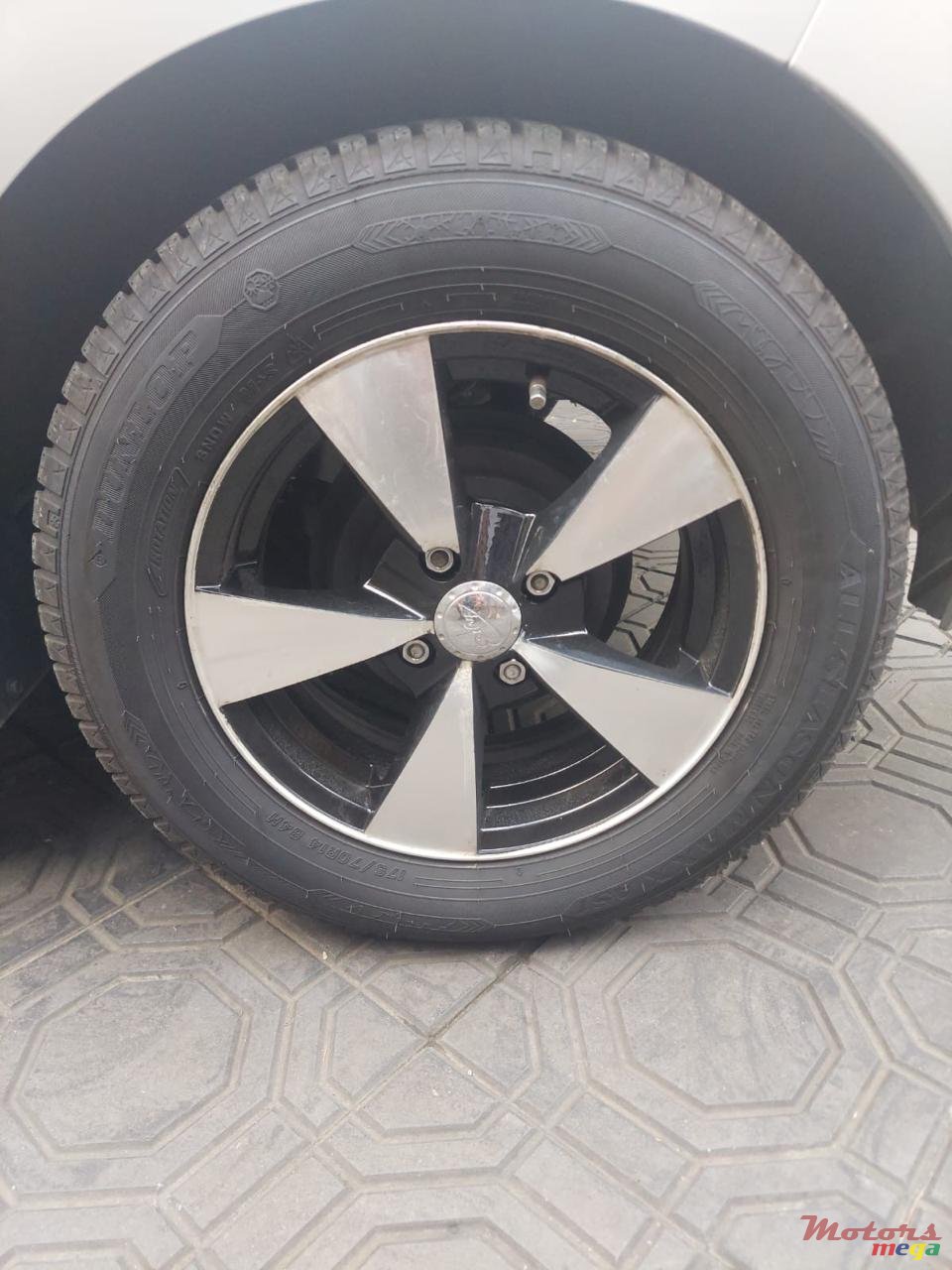 2021' Toyota Yaris photo #5