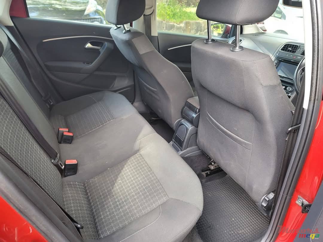 2014' Volkswagen Polo photo #5