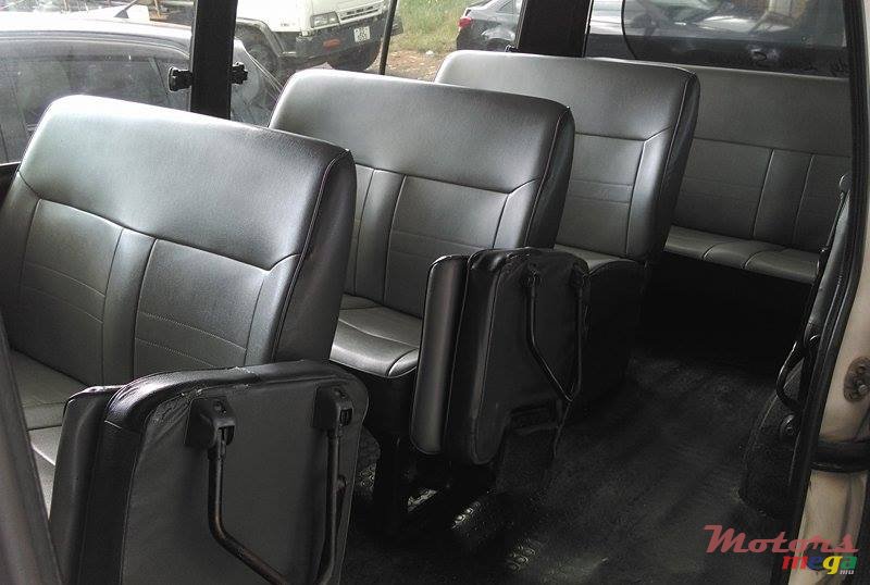 2000' Toyota HiAce photo #5