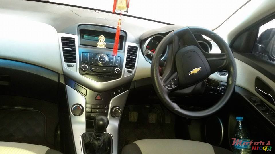 2011' Chevrolet Cruze photo #6