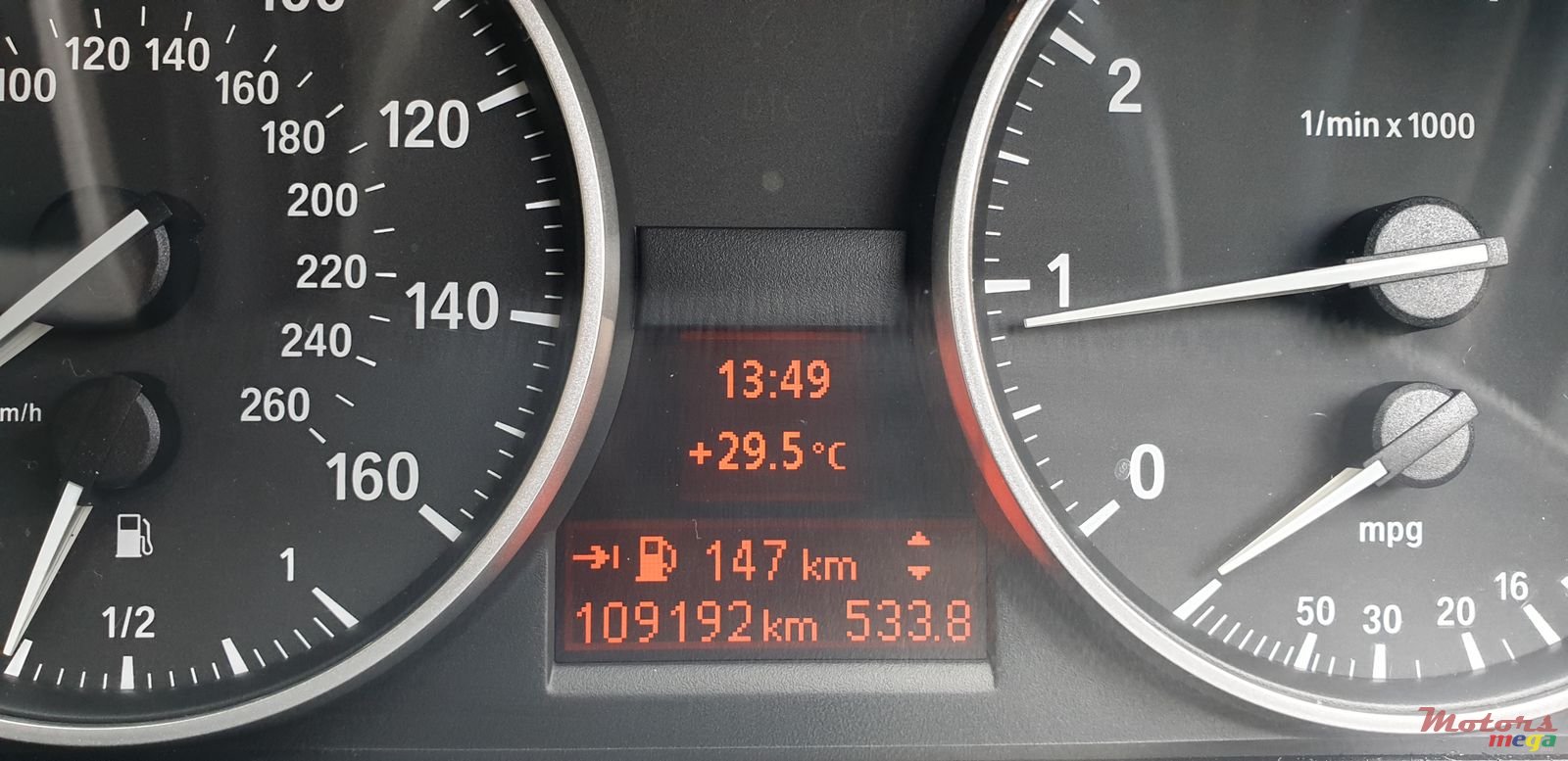 2011' BMW 318 photo #5