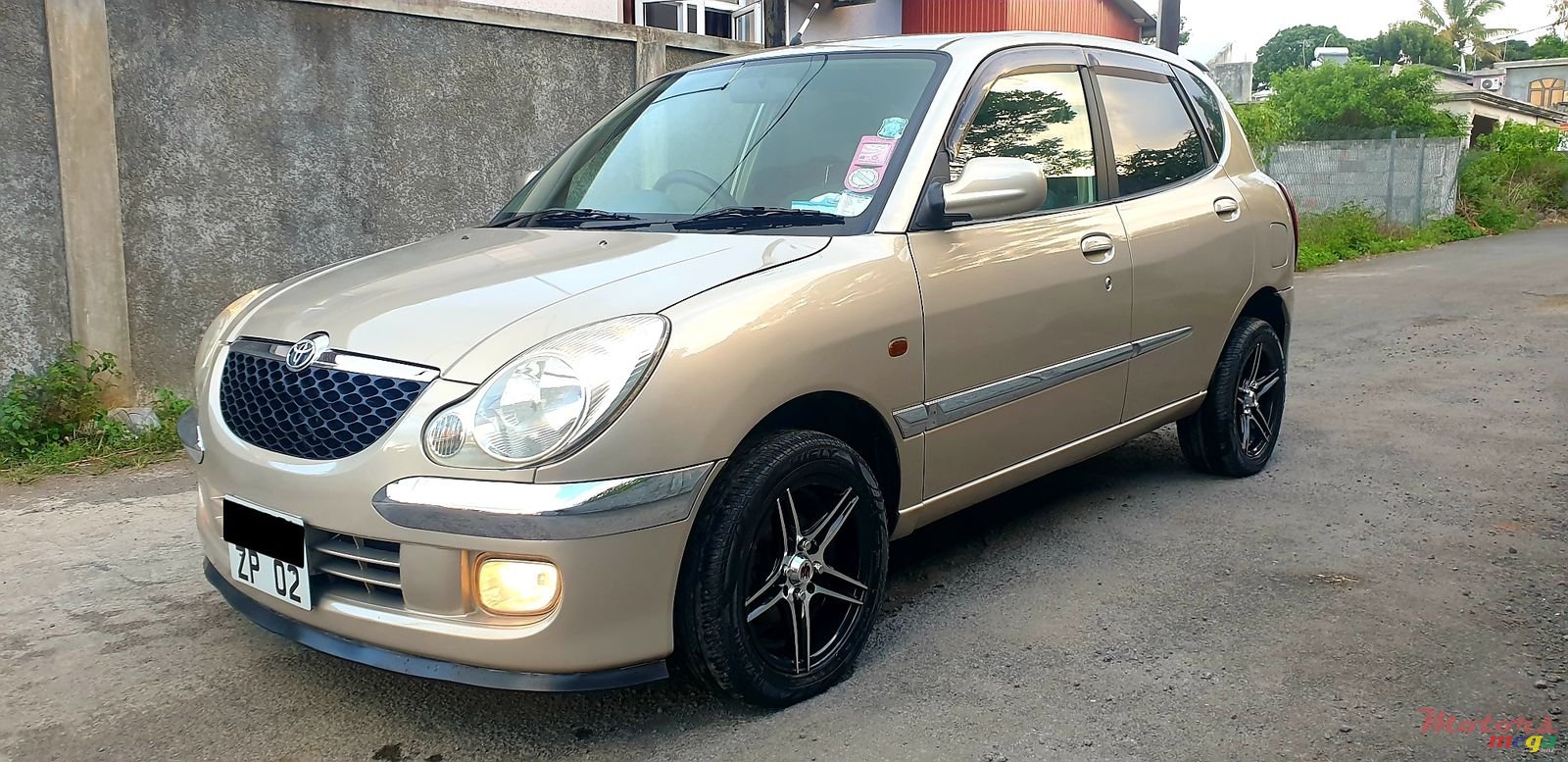 2002' Toyota photo #2