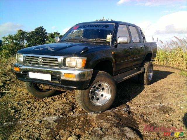 1995' Toyota HILUX 4X4 photo #2