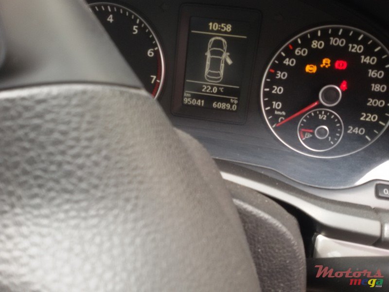 2011' Volkswagen Jetta photo #3