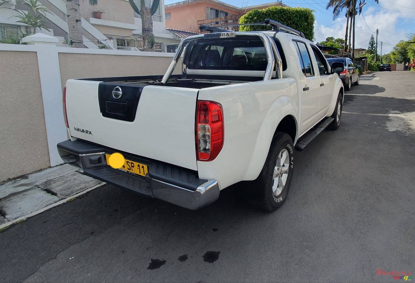 2011' Nissan Navara Navara 4x4 photo #2