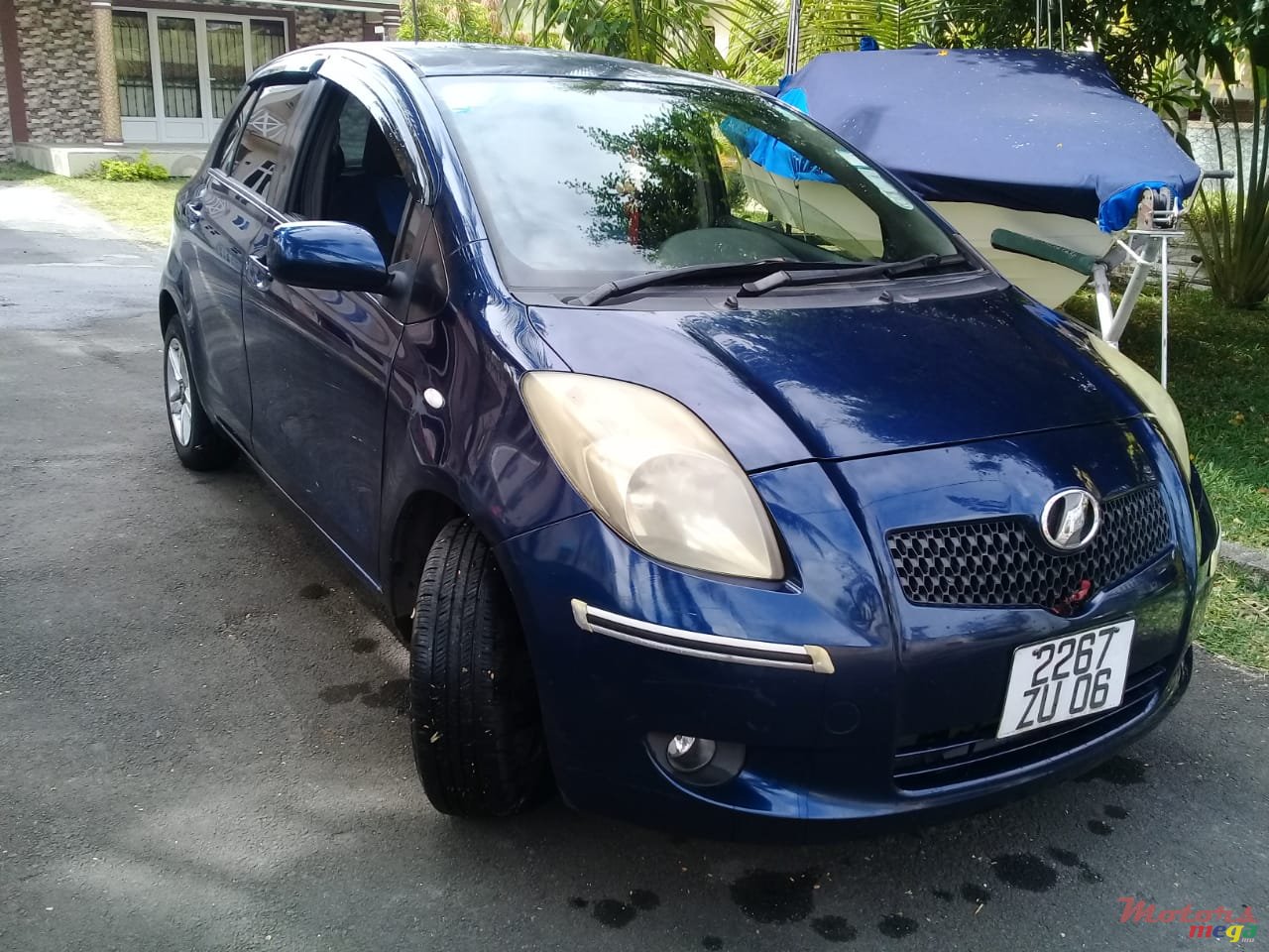 2006' Toyota Vitz photo #1