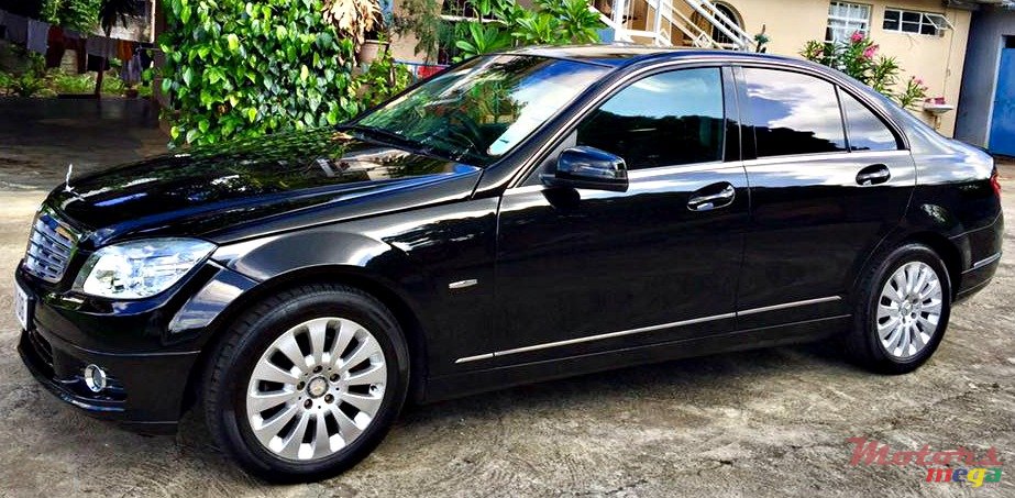 2008' Mercedes-Benz C-Class photo #2