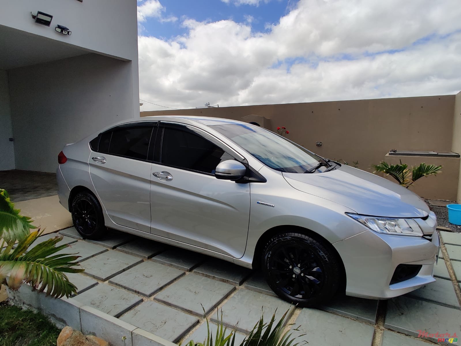 2015' Honda Ballade Grace photo #6