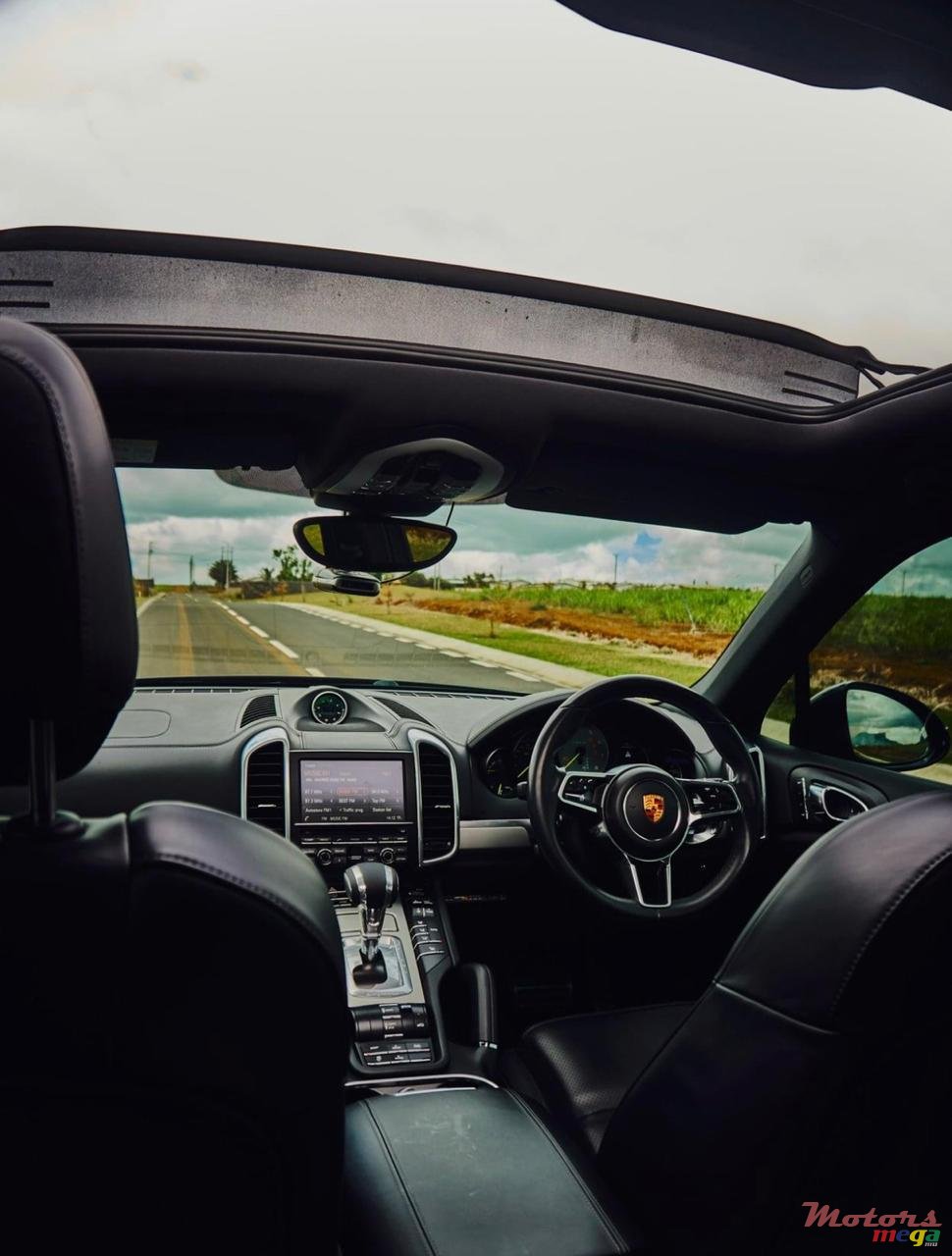 2015' Porsche Cayenne S E-hybrid photo #5