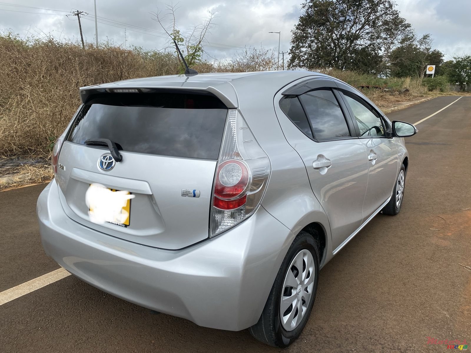 2013' Toyota Aqua photo #2