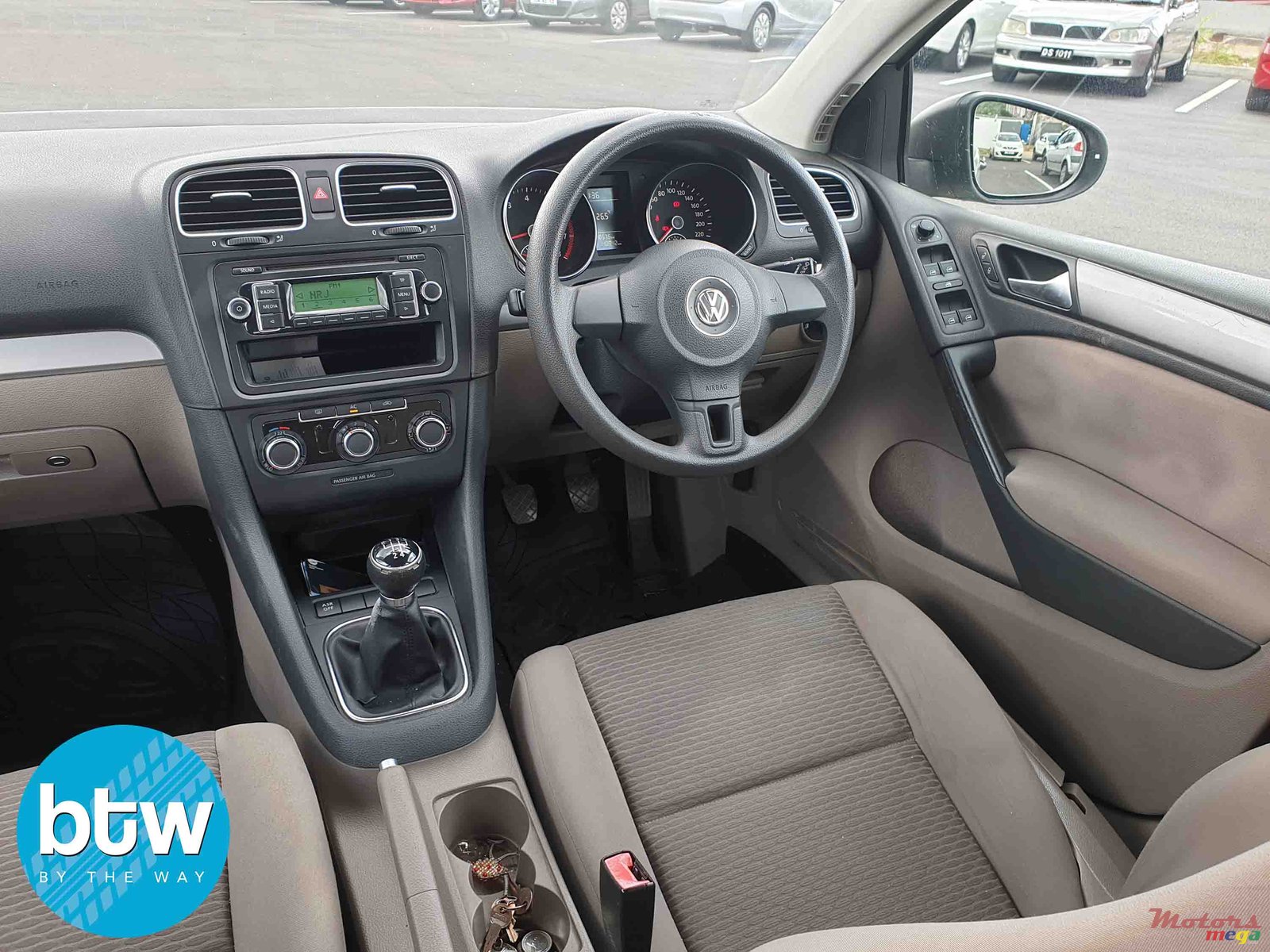 2009' Volkswagen Golf photo #4