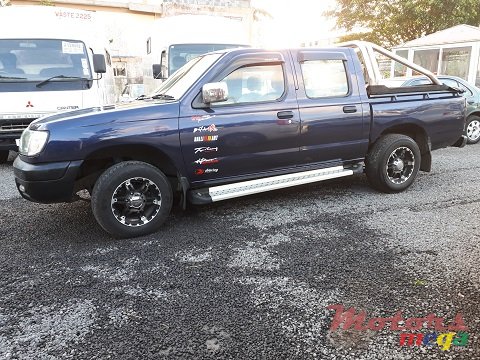 2007' Nissan Hardbody 4X2 photo #2