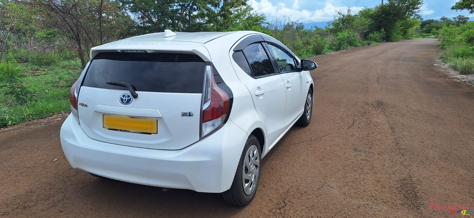 2015' Toyota Aqua photo #3