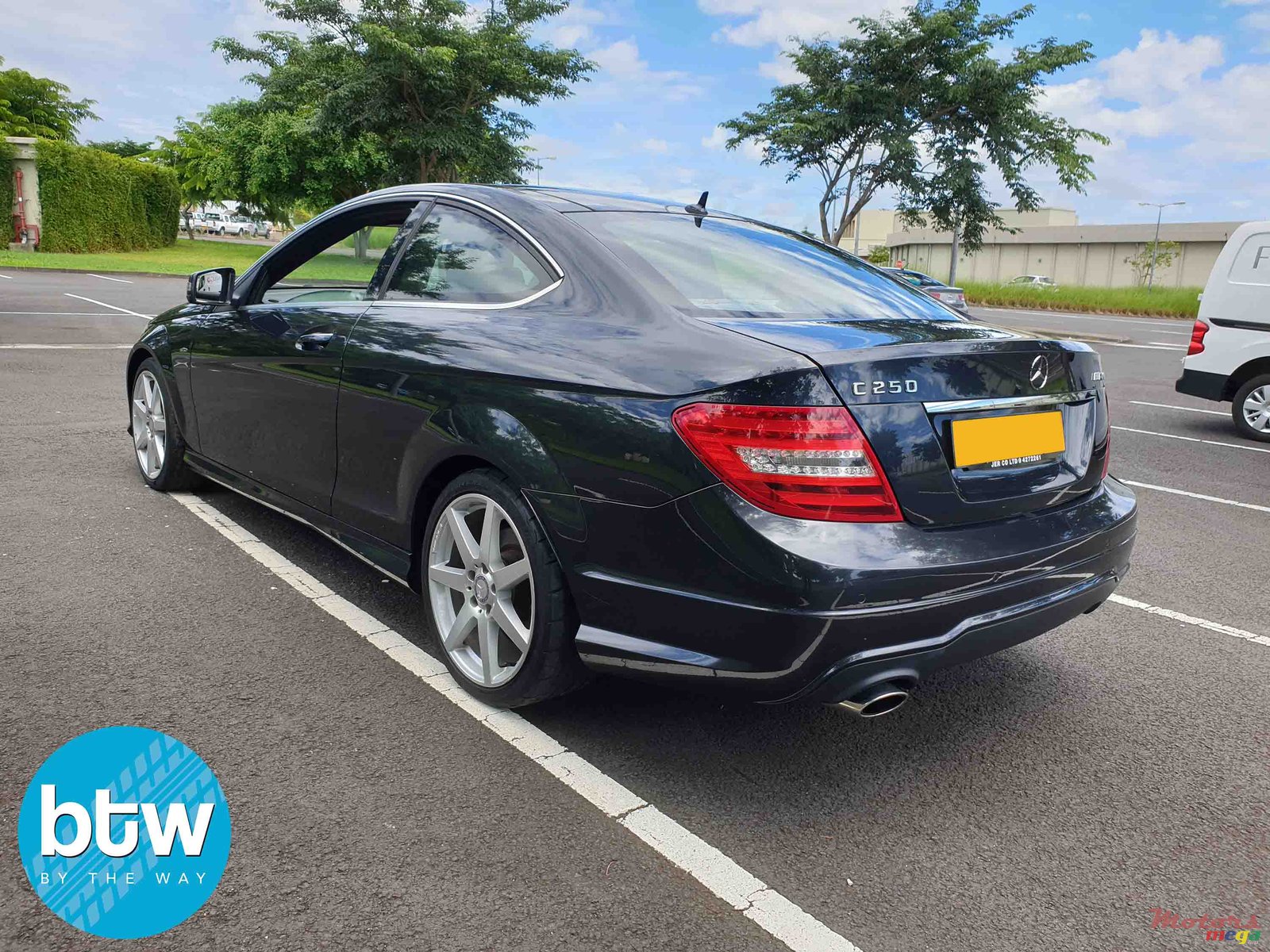 2016' Mercedes-Benz C-Class photo #2