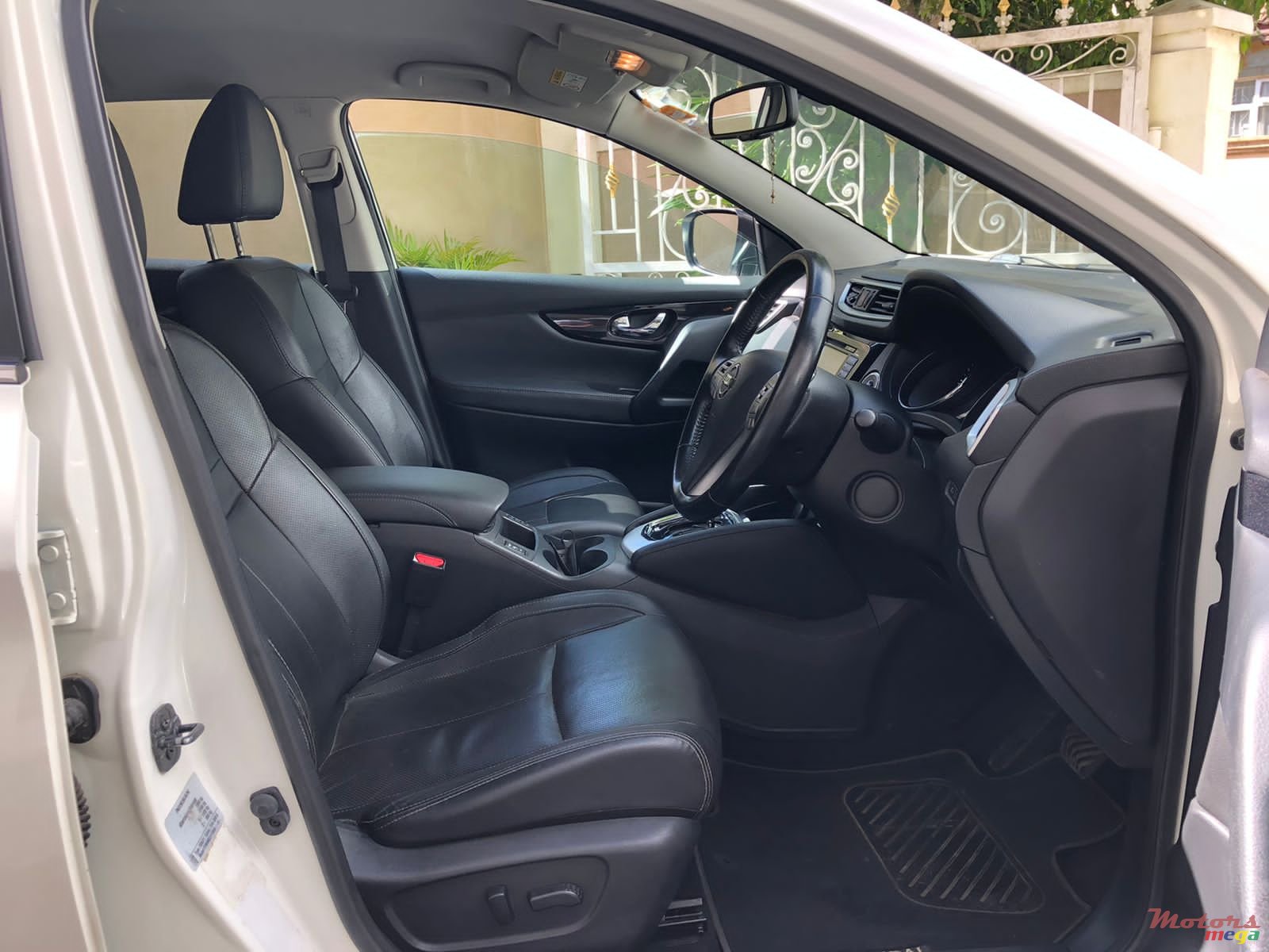 2015' Nissan Qashqai 1.6 Diesel photo #6