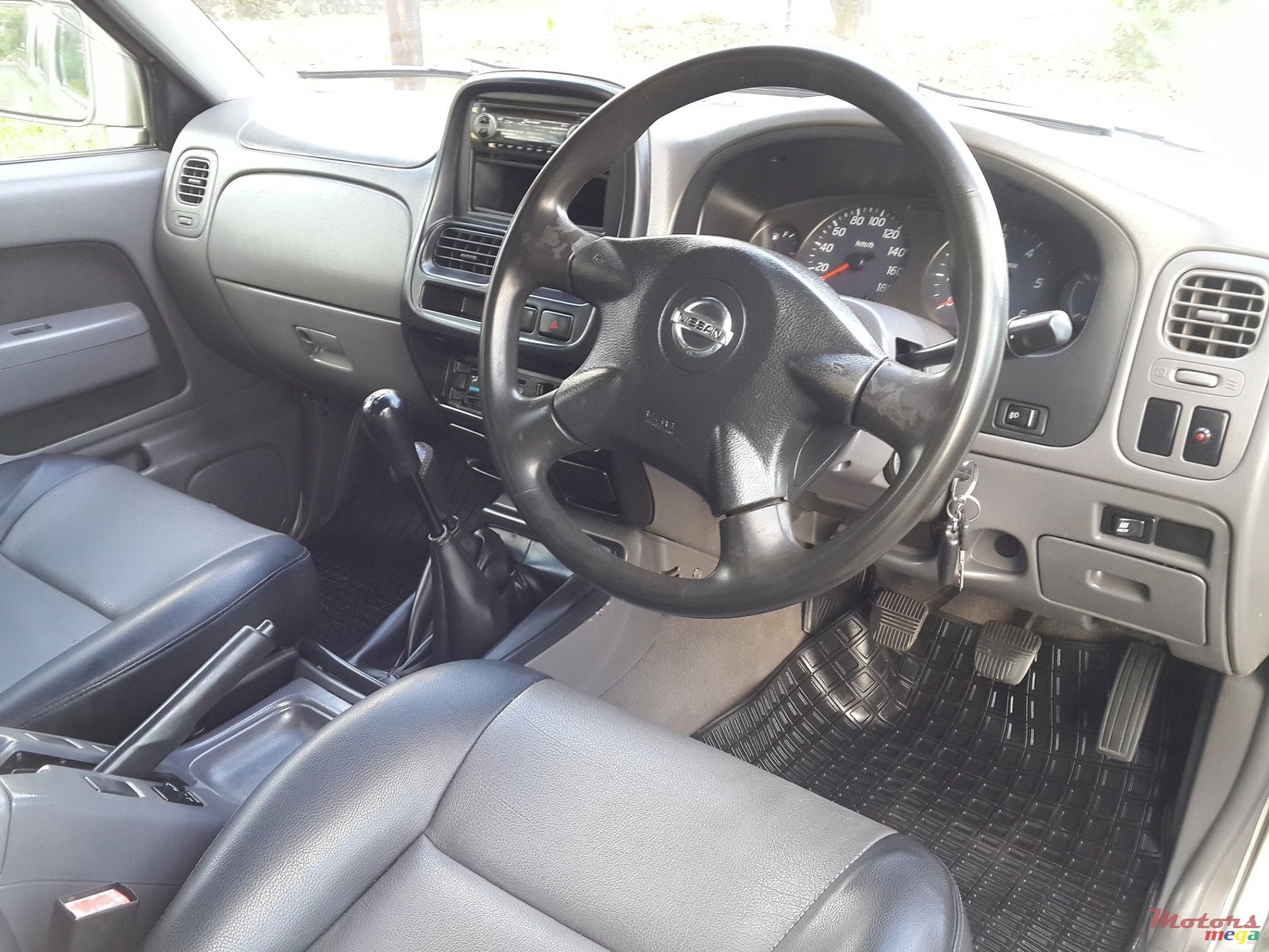 2006' Nissan Harbody Predator (4x4) photo #5