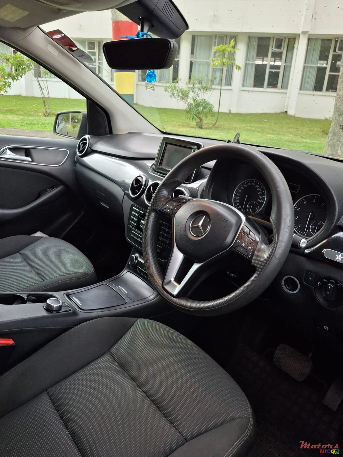 2012' Mercedes-Benz 180 photo #5