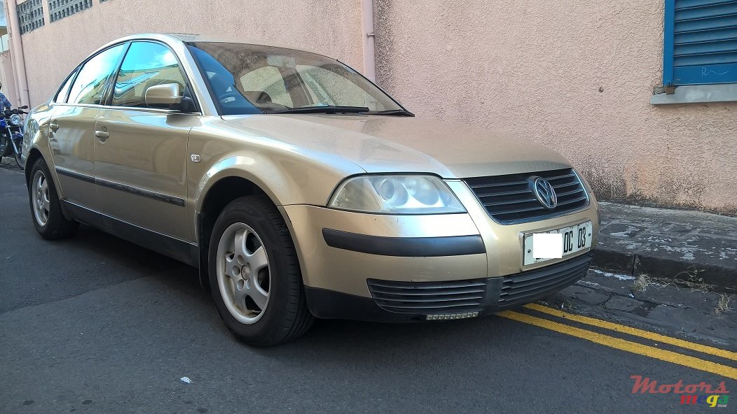 2003' Volkswagen Passat photo #1