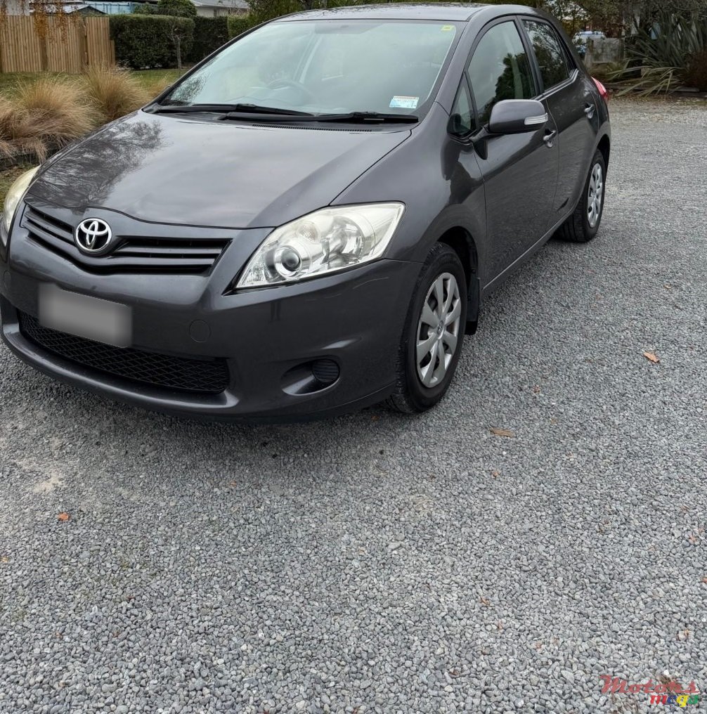 2012' Toyota Corolla photo #1