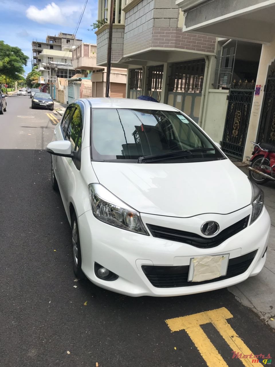 2012' Toyota Vitz photo #3