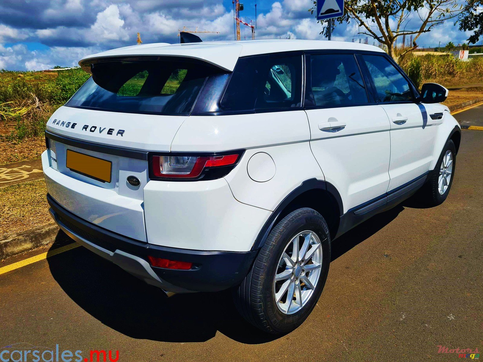 2017' Land Rover Range Rover Evoque SE TD4 photo #5