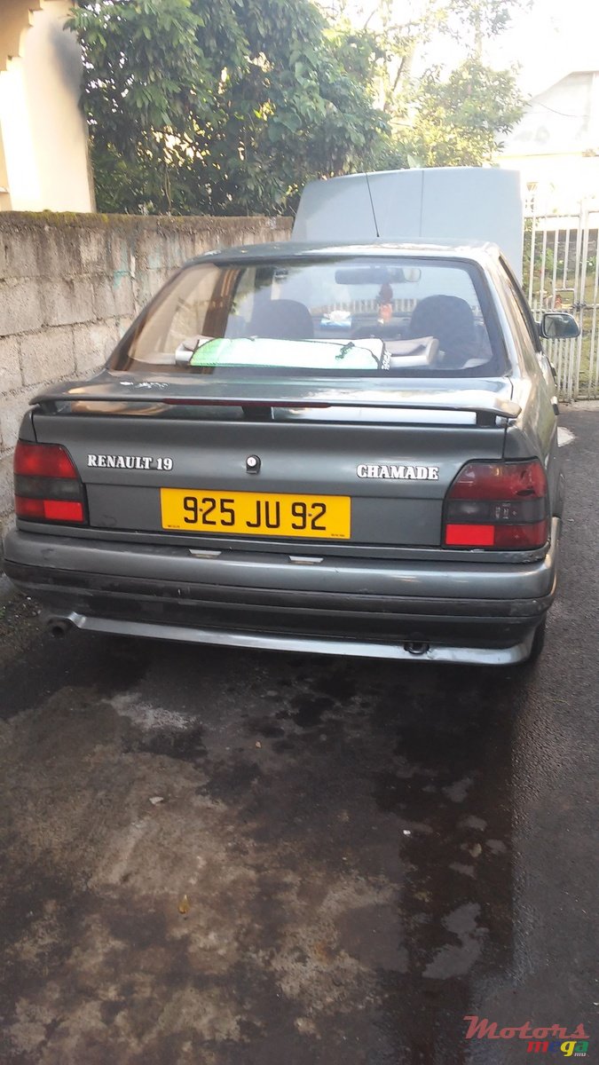 1992' Renault 19 photo #1