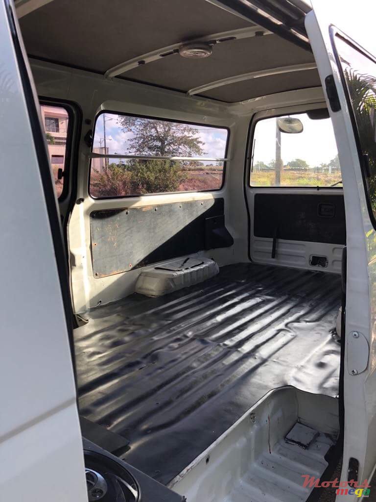 2001' Nissan photo #5