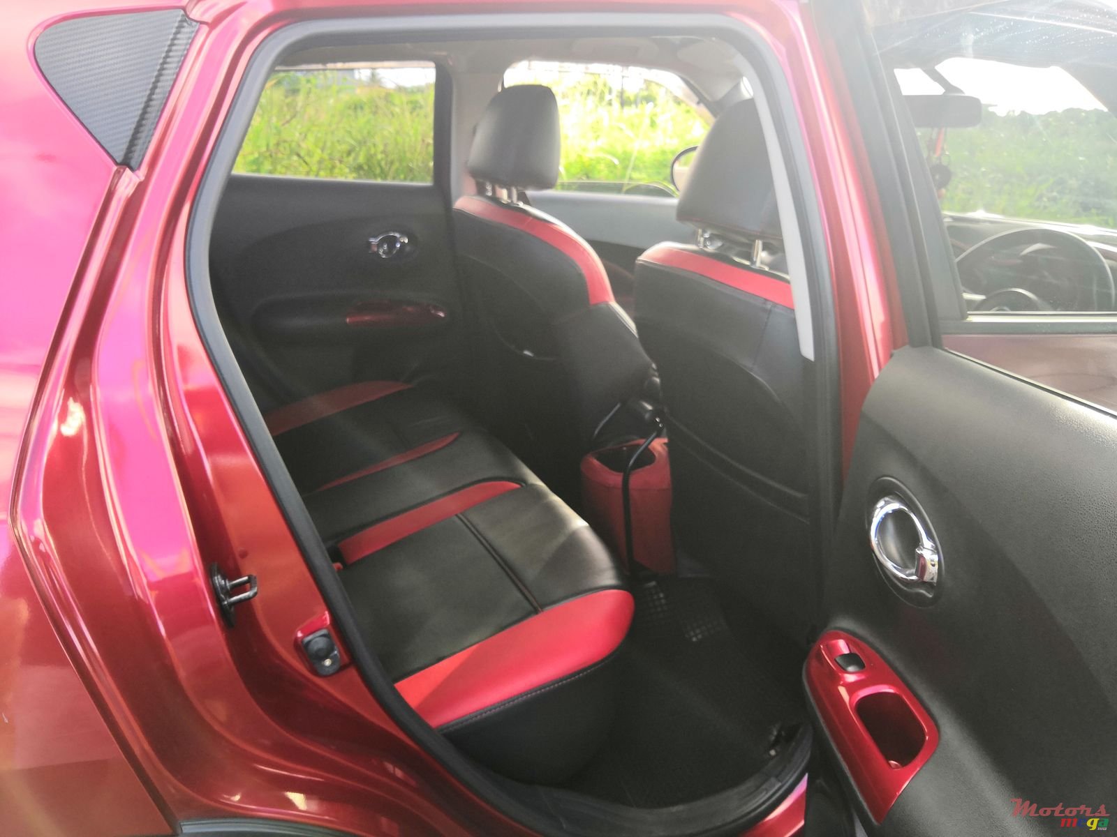 2012' Nissan Juke photo #3