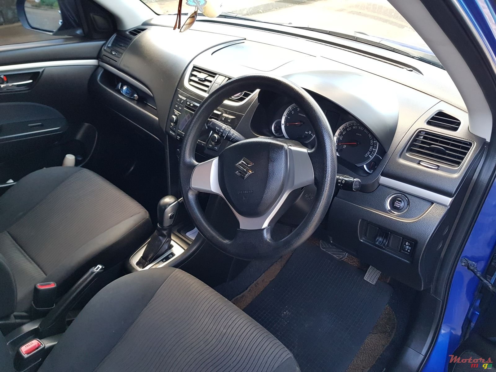 2011' Suzuki Swift photo #4