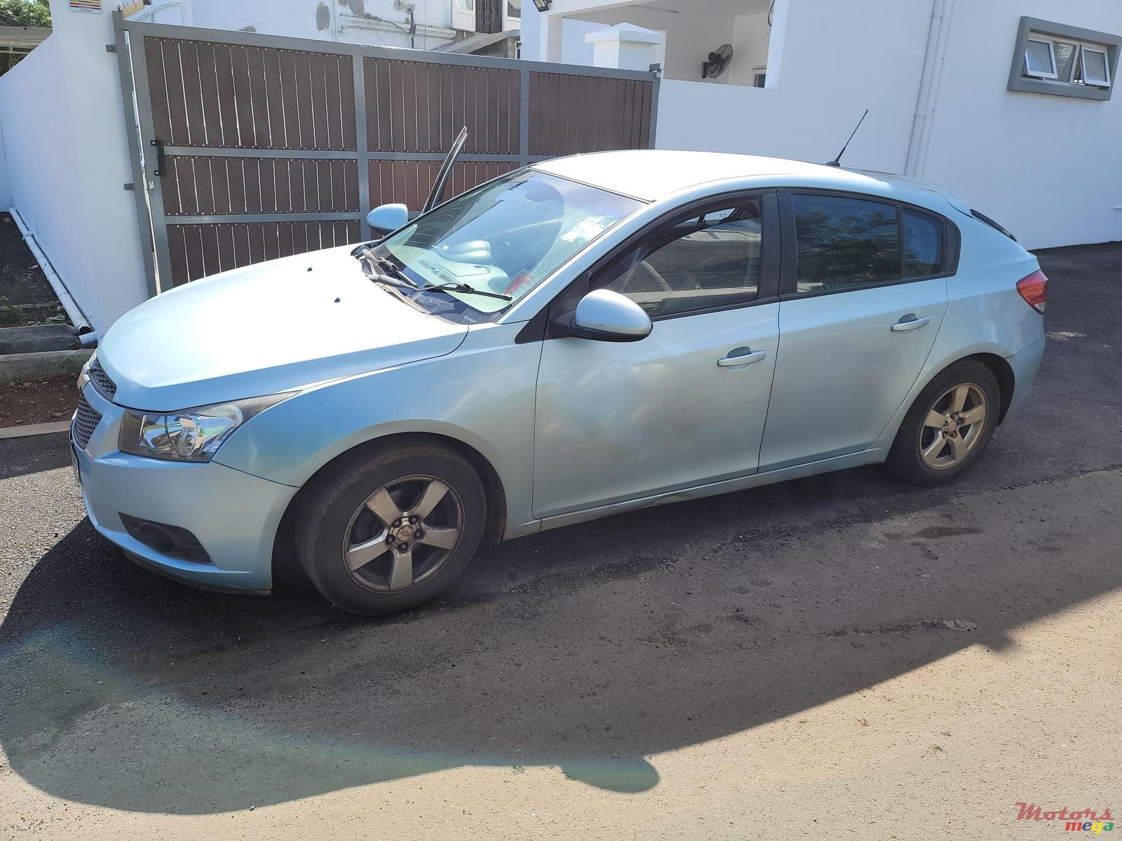 2012' Chevrolet Cruze photo #1
